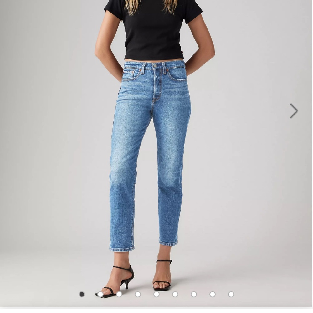 Levi's Straight Leg Women's Jeans in Light Blue Wash